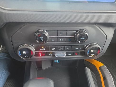 Used 2024 Ford Bronco Badlands image 19