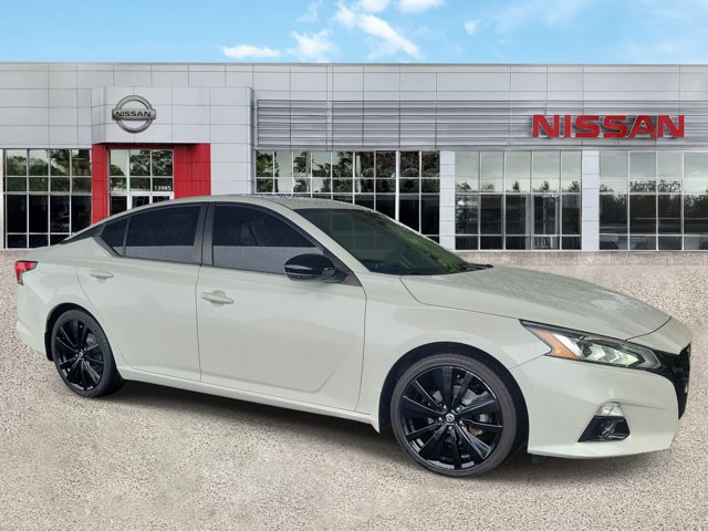 Certified 2022 Nissan Altima 2.5 SR w/ Midnight Edition Package FWD image 11