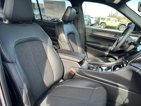 New 2025 Jeep Grand Cherokee L Altitude AWD/4WD image 25