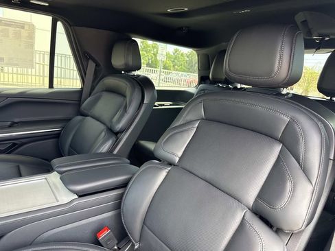 New 2026 Lincoln Navigator Reserve AWD/4WD image 15