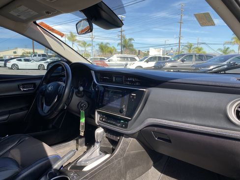 Used 2017 Toyota Corolla SE image 22