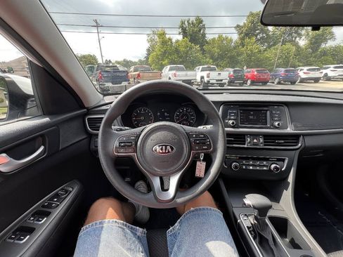 Used 2017 Kia Optima LX FWD image 19