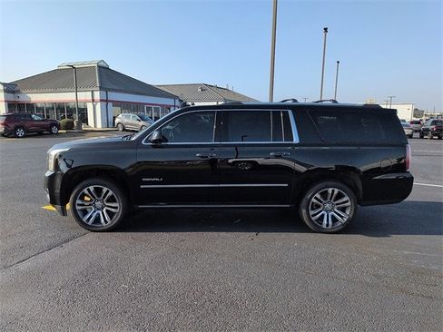 Used 2020 GMC Yukon XL Denali w/ Denali Premium Package image 4