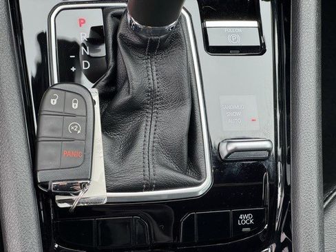 Certified 2025 Jeep Compass Limited image 23