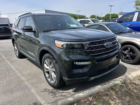Used 2023 Ford Explorer XLT w/ Equipment Group 202A AWD/4WD image 3
