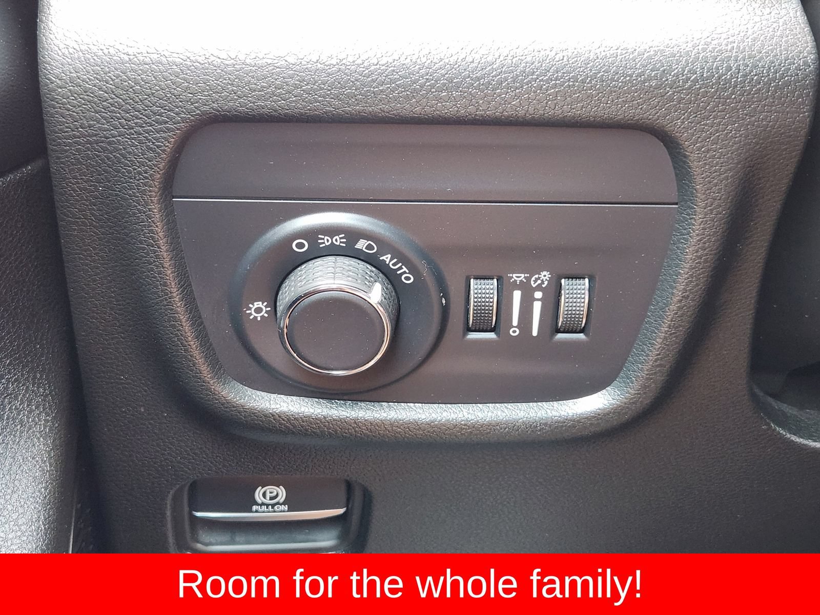 Used 2025 Jeep Grand Cherokee L Laredo RWD image 30