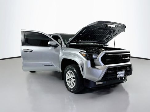 Used 2024 Toyota Tacoma SR5 AWD/4WD image 21