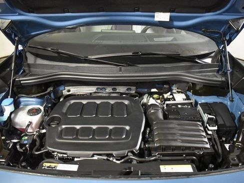 Used 2025 Volkswagen Tiguan SE R-Line image 35