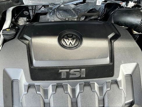 Used 2022 Volkswagen Tiguan SEL R-Line image 32