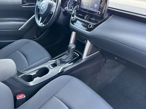 Certified 2022 Toyota Corolla Cross LE image 14