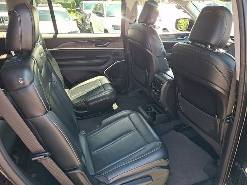 Used 2023 Jeep Grand Cherokee L Limited w/ Black Appearance Package AWD/4WD image 19