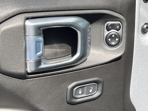 Used 2024 Jeep Wrangler Unlimited AWD/4WD image 22