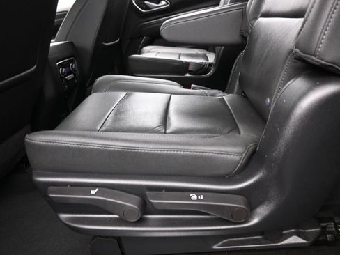 Used 2022 Chevrolet Suburban Z71 w/ Luxury Package AWD/4WD image 42