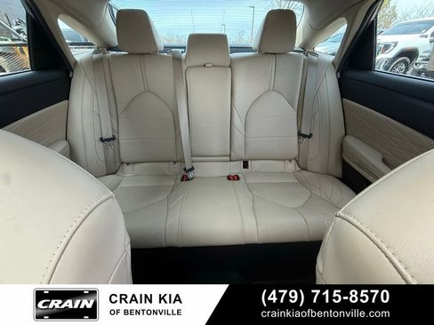 Used 2019 Toyota Avalon Limited image 29