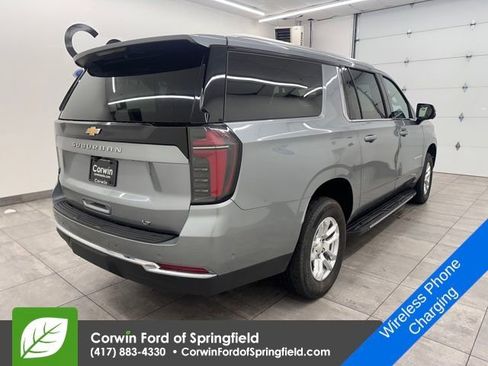 Used 2025 Chevrolet Suburban LT image 5