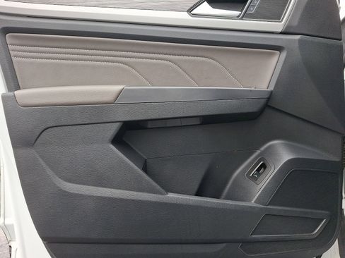 Used 2021 Volkswagen Atlas Cross Sport SE w/ Panoramic Sunroof Package image 13