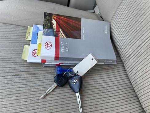 Used 2012 Toyota Venza LE image 12