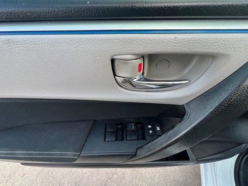 Used 2015 Toyota Corolla LE FWD image 12