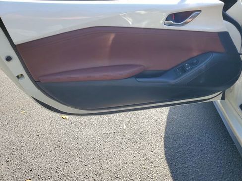 Used 2019 MAZDA MX-5 Miata RF Grand Touring RWD image 9