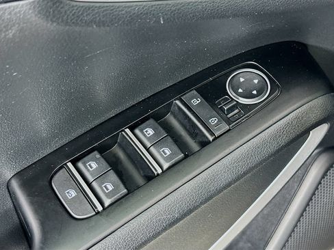 Used 2025 Kia Soul LX FWD image 22