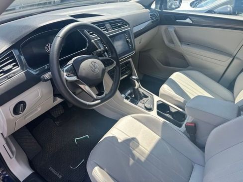 Used 2023 Volkswagen Tiguan SE w/ Panoramic Sunroof Package AWD/4WD image 10