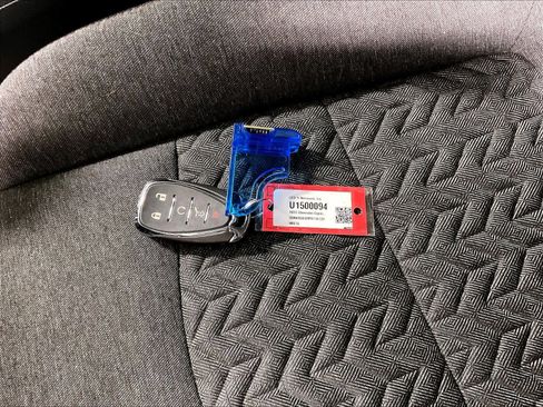 Used 2023 Chevrolet Equinox LT image 30