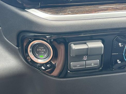 New 2026 GMC Sierra 1500 Elevation w/ LPO, Elevation Black Package AWD/4WD image 19