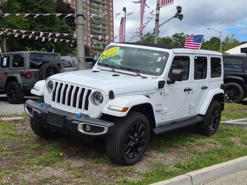 Used 2023 Jeep Wrangler Unlimited Sahara w/ Cold Weather Group AWD/4WD image 2