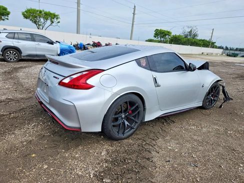 Used 2016 Nissan 370Z NISMO RWD image 2