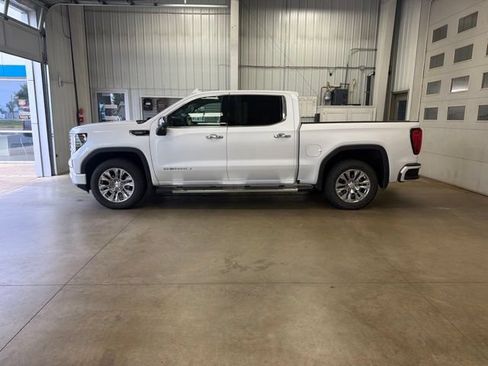 Used 2023 GMC Sierra 1500 Denali w/ Technology Package AWD/4WD image 9