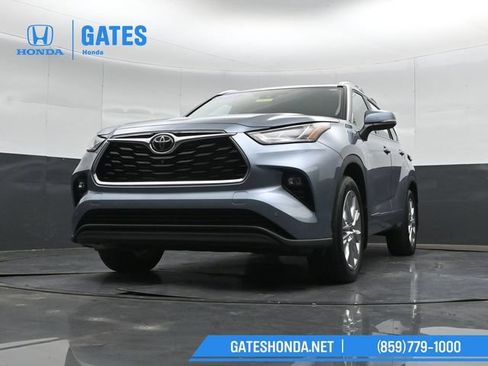 Used 2023 Toyota Highlander Limited AWD/4WD image 44