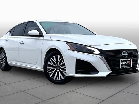 Used 2023 Nissan Altima 2.5 SV FWD image 3