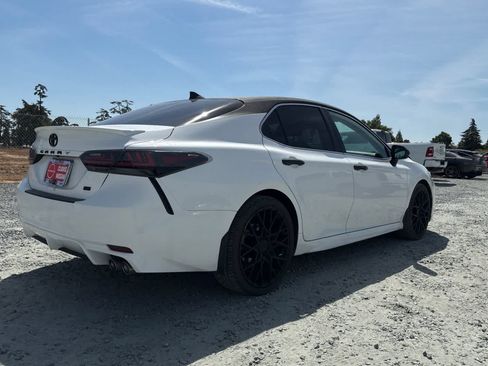 Used 2020 Toyota Camry SE w/ Carpet Mat Package FWD image 3