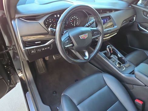 Used 2023 Cadillac XT4 Sport w/ Technology Package image 10
