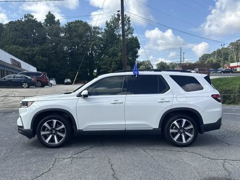 Used 2025 Honda Pilot Touring image 4
