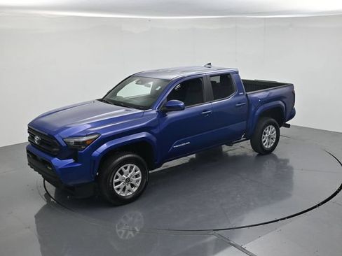 Used 2025 Toyota Tacoma SR5 RWD image 40
