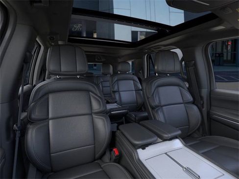 New 2025 Lincoln Navigator Reserve w/ Jet Appearance Package image 10