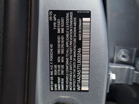Certified 2026 Porsche Macan AWD/4WD image 28
