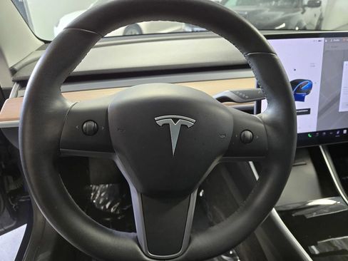 Used 2020 Tesla Model 3 Standard Range Plus RWD image 17