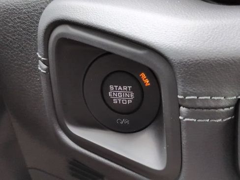 Used 2025 Jeep Gladiator Mojave AWD/4WD image 29