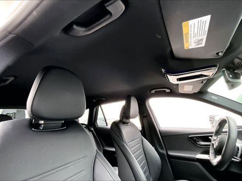 Used 2025 Mercedes-Benz GLC 350e 4MATIC image 13