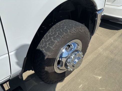 Used 2024 RAM 3500 Tradesman w/ Chrome Appearance Group image 9