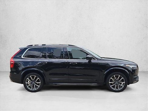 Used 2017 Volvo XC90 T6 Momentum w/ Vision Package image 4
