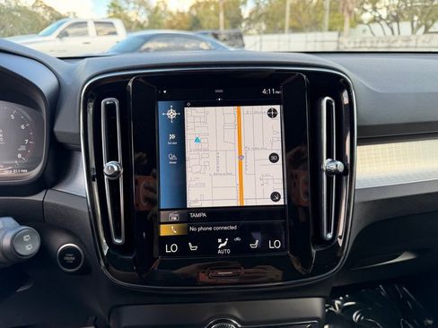 Used 2022 Volvo XC40 T5 Momentum image 22