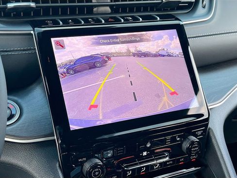 New 2025 Jeep Grand Cherokee Limited w/ Trailer Tow Package image 14