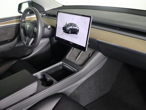 Used 2023 Tesla Model Y Long Range image 28