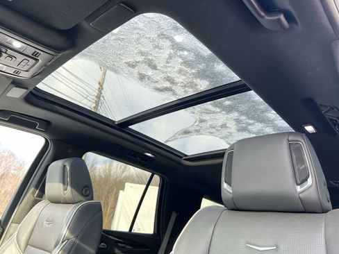 Used 2024 Cadillac Escalade Premium Luxury image 20