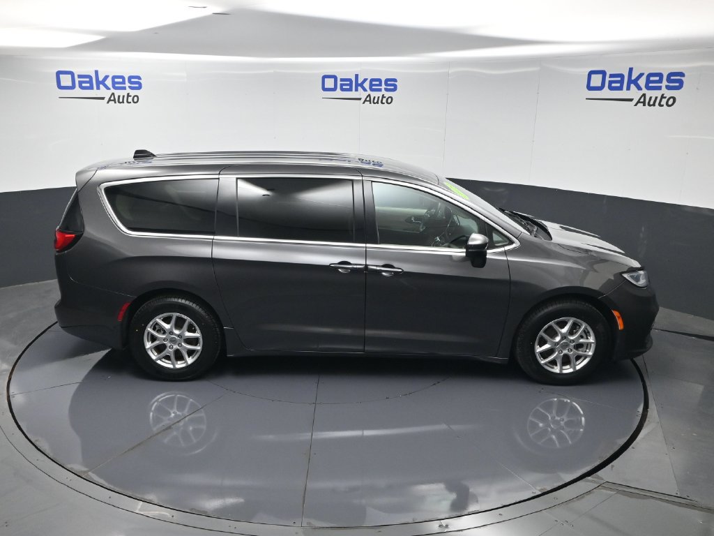 Used 2023 Chrysler Pacifica Touring-L FWD image 52