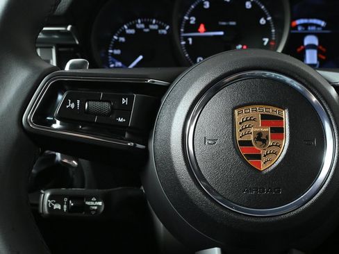 Certified 2025 Porsche Macan image 11