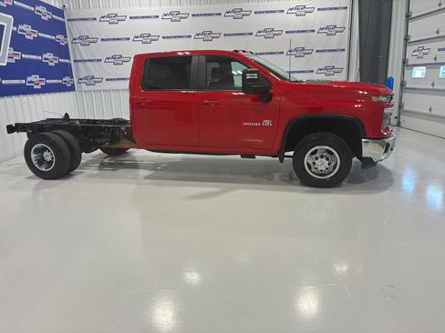 Used 2024 Chevrolet Silverado 3500 LT w/ Convenience Package AWD/4WD image 6